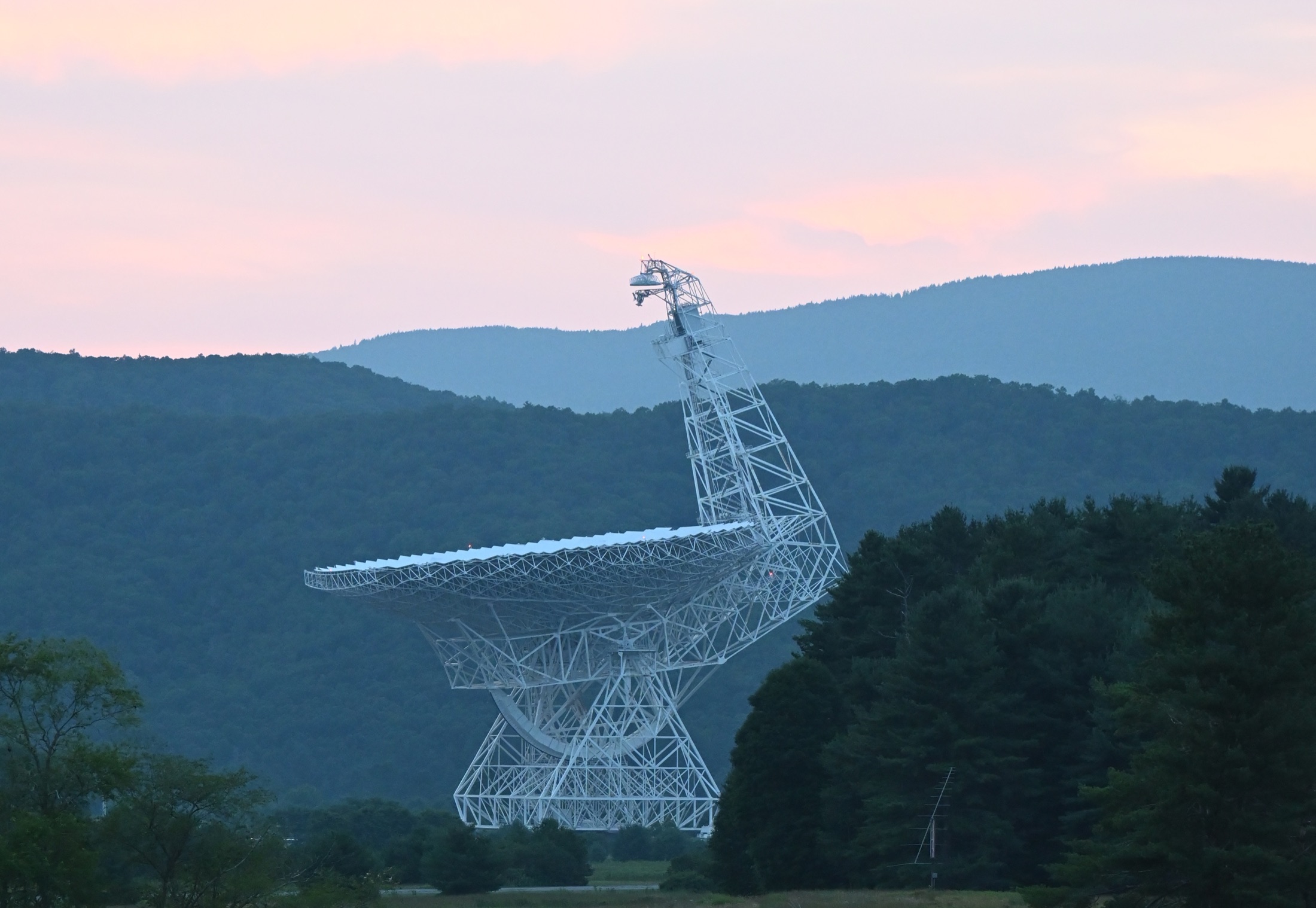 The Green Bank Telescope beneath a pink evening sky